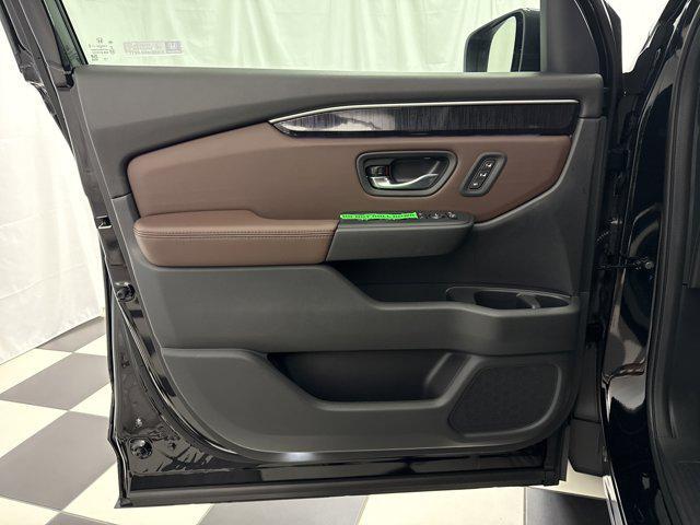 new 2025 Honda Pilot car, priced at $51,292