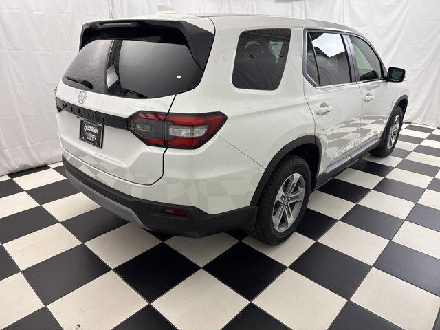 new 2025 Honda Pilot car, priced at $43,388