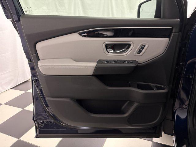 new 2025 Honda Pilot car, priced at $48,809