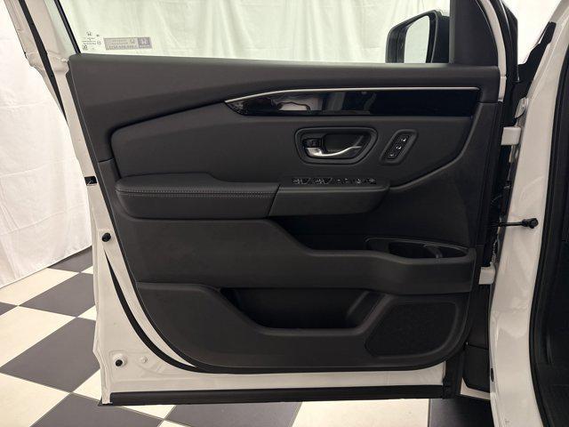 new 2025 Honda Pilot car, priced at $42,796