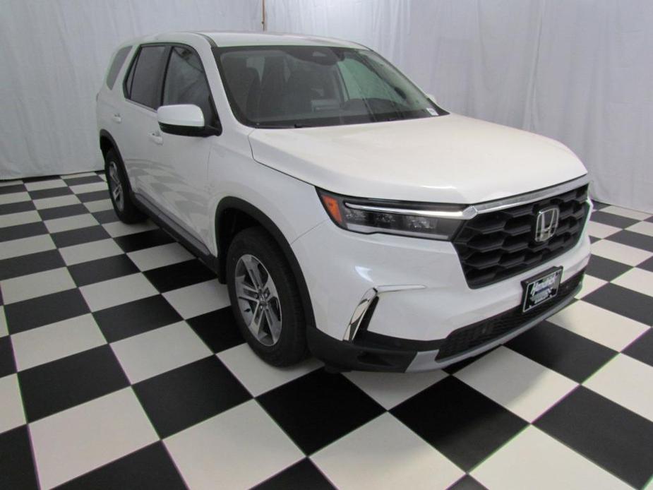 new 2025 Honda Pilot car, priced at $45,050