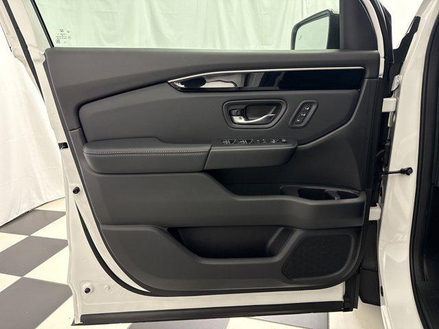 new 2025 Honda Pilot car, priced at $44,535