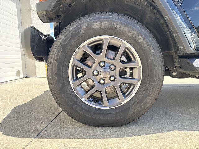 used 2021 Jeep Gladiator car, priced at $34,527