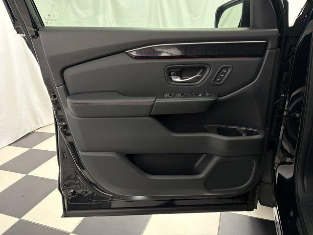 new 2025 Honda Pilot car, priced at $51,715