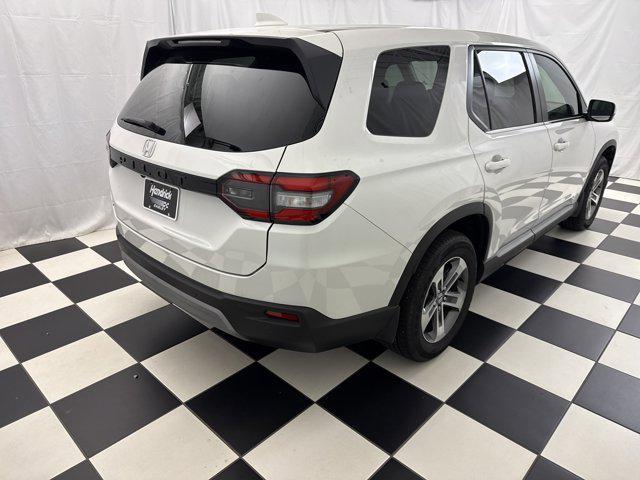 used 2025 Honda Pilot car, priced at $42,812
