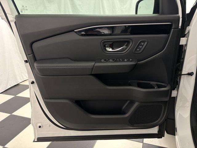 used 2025 Honda Pilot car, priced at $42,812