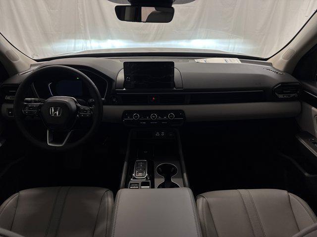 new 2025 Honda Pilot car, priced at $42,414