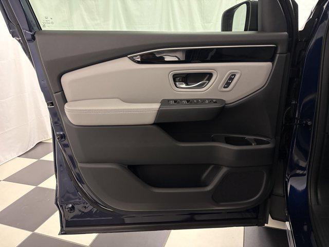 new 2025 Honda Pilot car, priced at $42,414