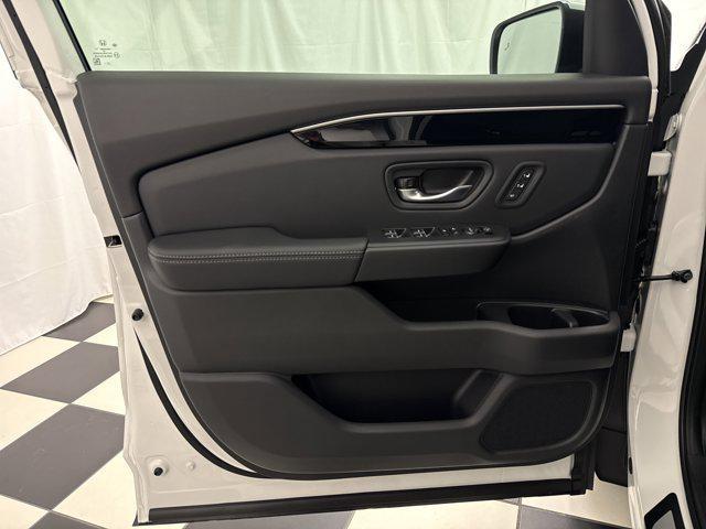 new 2025 Honda Pilot car, priced at $45,358