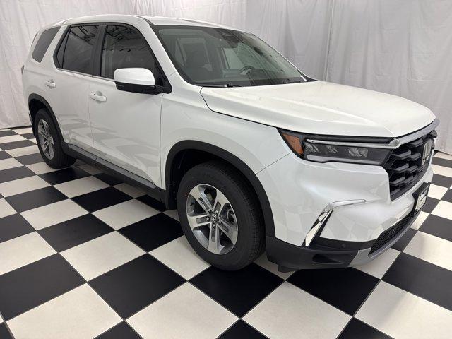 new 2025 Honda Pilot car, priced at $45,358
