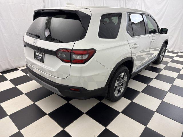 new 2025 Honda Pilot car, priced at $45,358