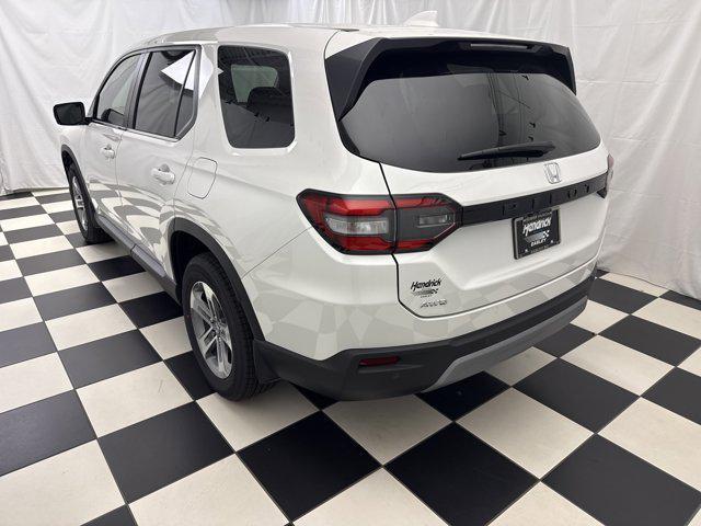 new 2025 Honda Pilot car, priced at $44,811