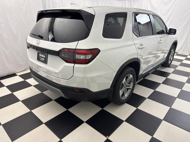 new 2025 Honda Pilot car, priced at $44,811