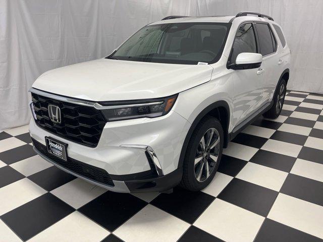 new 2025 Honda Pilot car, priced at $47,719