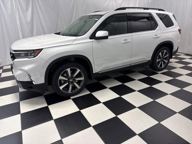 new 2025 Honda Pilot car, priced at $45,880