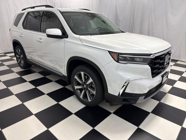 new 2025 Honda Pilot car, priced at $45,880