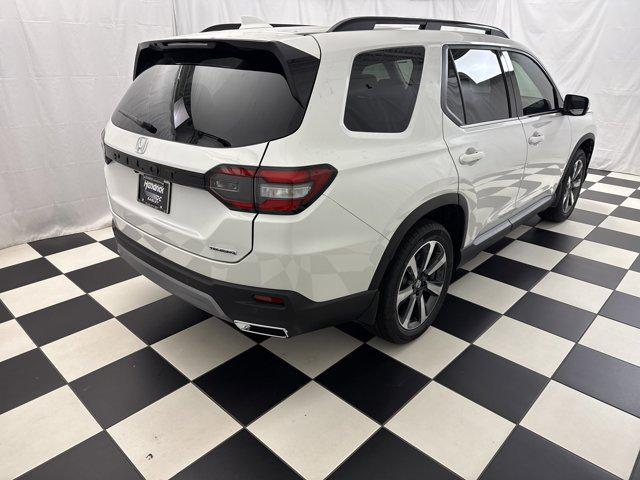 new 2025 Honda Pilot car, priced at $45,880