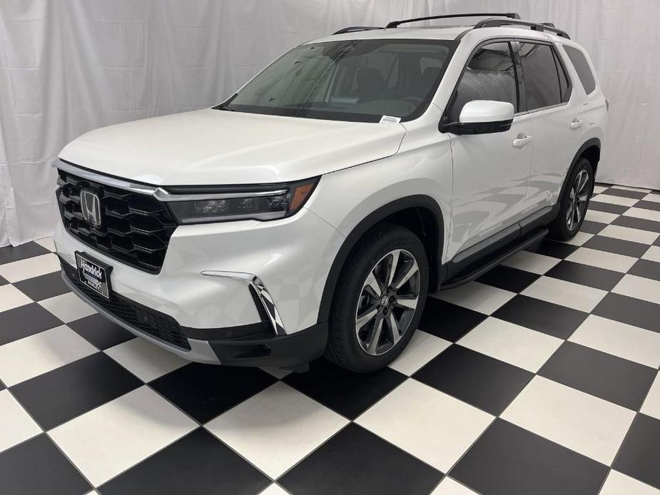 new 2025 Honda Pilot car, priced at $48,550