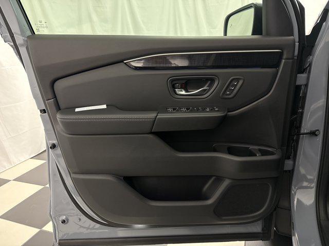 new 2025 Honda Pilot car, priced at $51,765