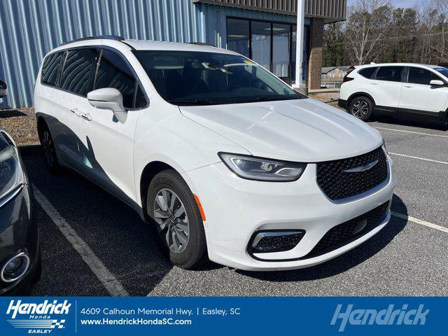 used 2021 Chrysler Pacifica Hybrid car, priced at $22,518