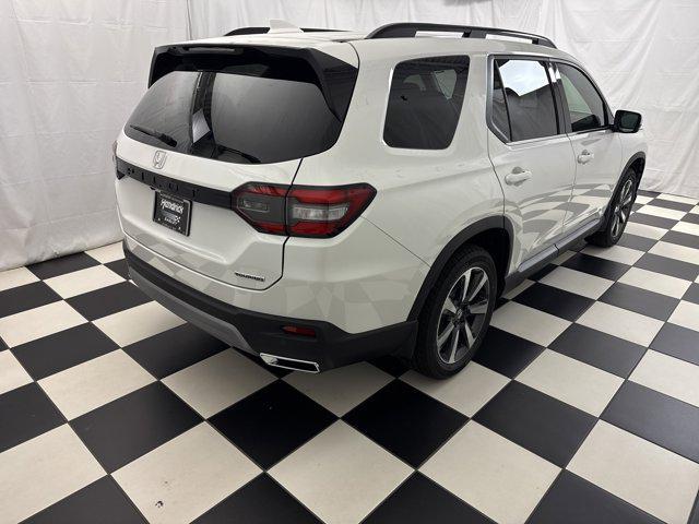 new 2025 Honda Pilot car, priced at $45,880