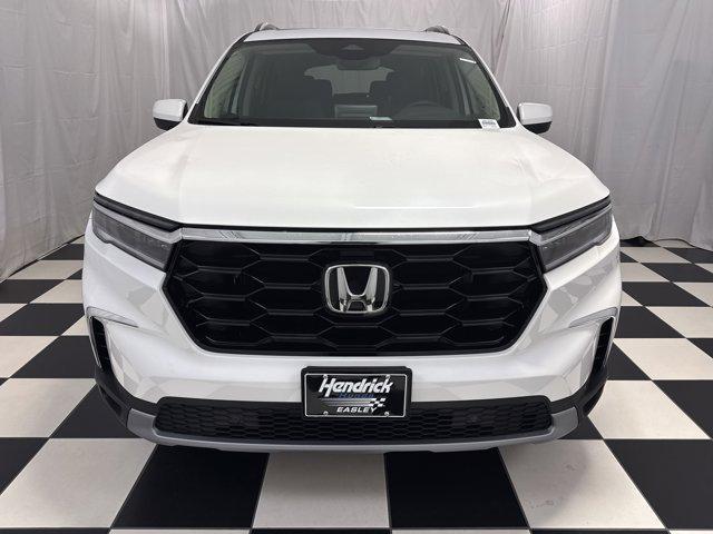 new 2025 Honda Pilot car, priced at $45,880