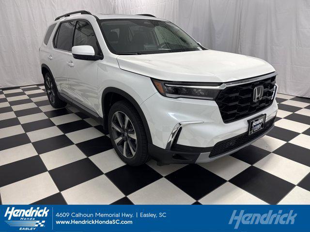 new 2025 Honda Pilot car, priced at $45,880