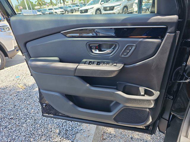 new 2025 Honda Pilot car, priced at $48,950
