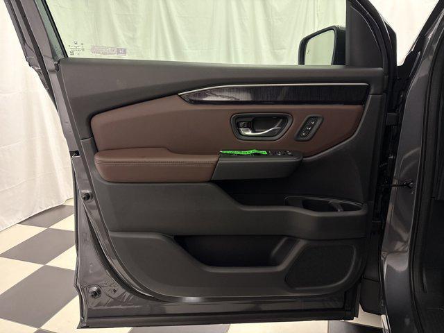 new 2025 Honda Pilot car, priced at $51,292