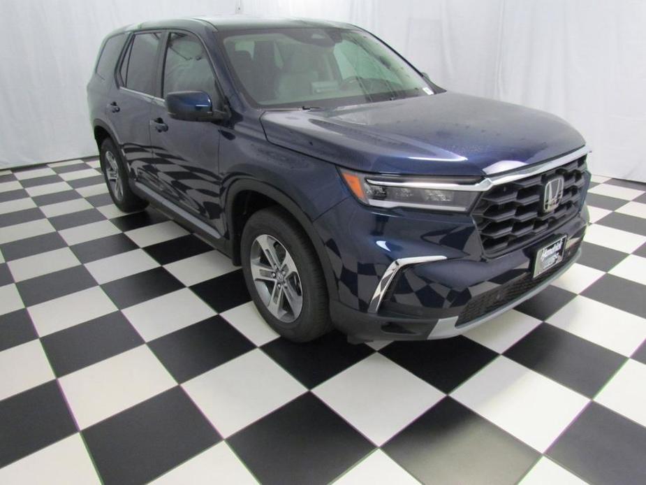 new 2025 Honda Pilot car, priced at $46,075