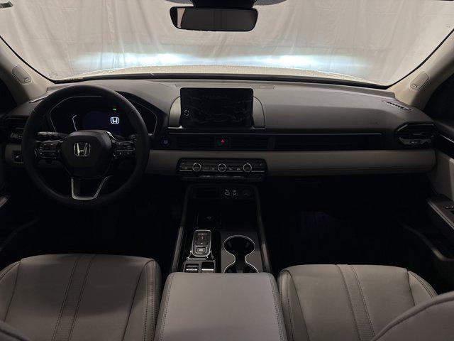 new 2025 Honda Pilot car, priced at $45,880