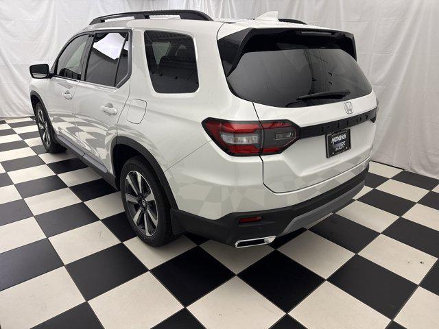 new 2025 Honda Pilot car, priced at $45,880