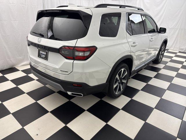 new 2025 Honda Pilot car, priced at $45,880