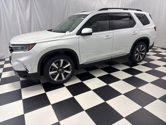 new 2025 Honda Pilot car, priced at $45,880