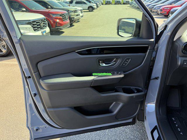 new 2025 Honda Pilot car, priced at $48,366