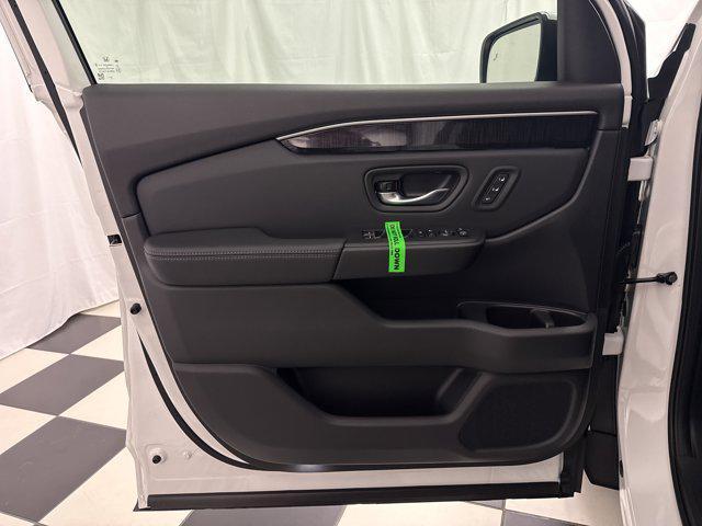 new 2025 Honda Pilot car, priced at $50,765