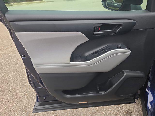 used 2022 Toyota Highlander Hybrid car, priced at $36,991