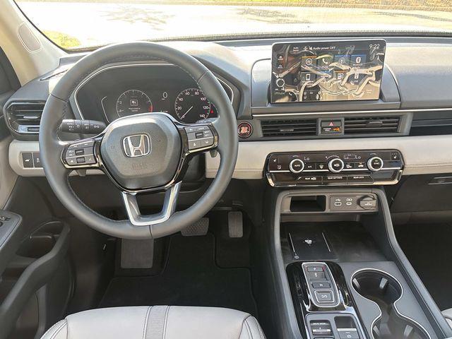 new 2025 Honda Pilot car, priced at $43,387