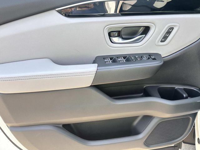 new 2025 Honda Pilot car, priced at $43,387