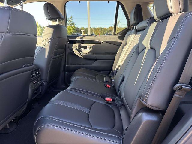 new 2025 Honda Pilot car, priced at $42,413