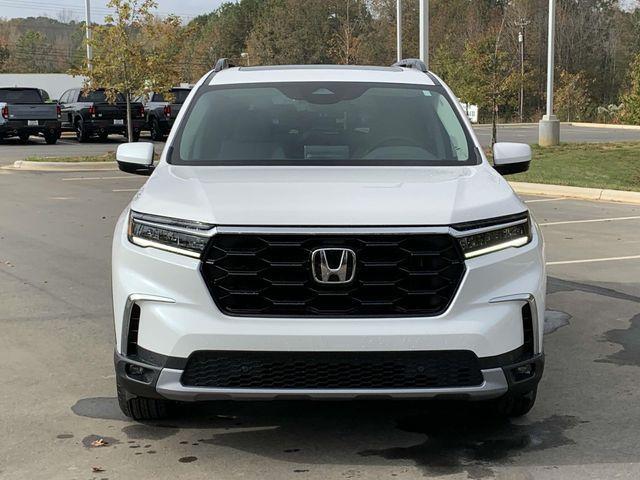 new 2025 Honda Pilot car, priced at $48,895