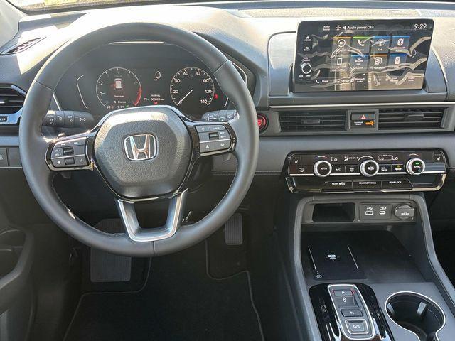 new 2025 Honda Pilot car, priced at $40,340