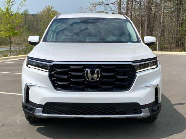 new 2025 Honda Pilot car, priced at $45,050