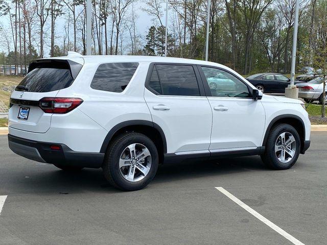 new 2025 Honda Pilot car, priced at $45,050