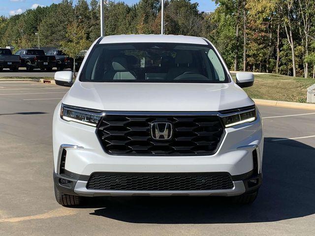 new 2025 Honda Pilot car, priced at $49,350