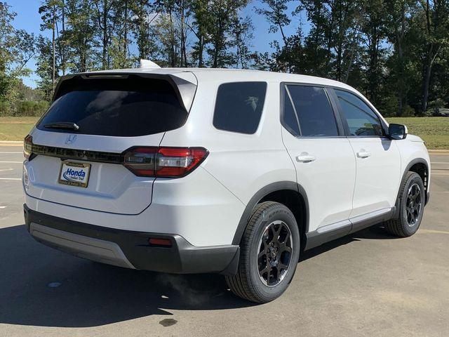 new 2025 Honda Pilot car, priced at $49,350