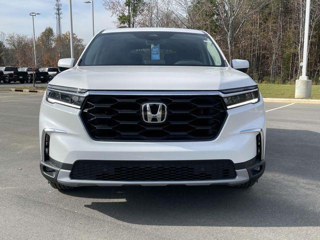 new 2025 Honda Pilot car, priced at $45,450