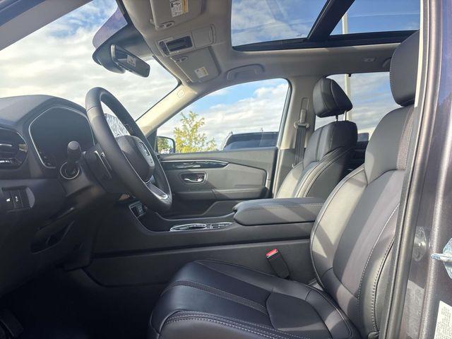 new 2025 Honda Pilot car, priced at $47,938