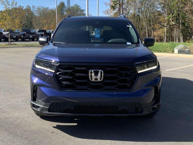 new 2025 Honda Pilot car, priced at $43,695