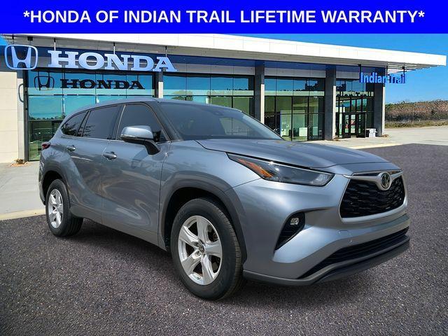 used 2022 Toyota Highlander car, priced at $30,843
